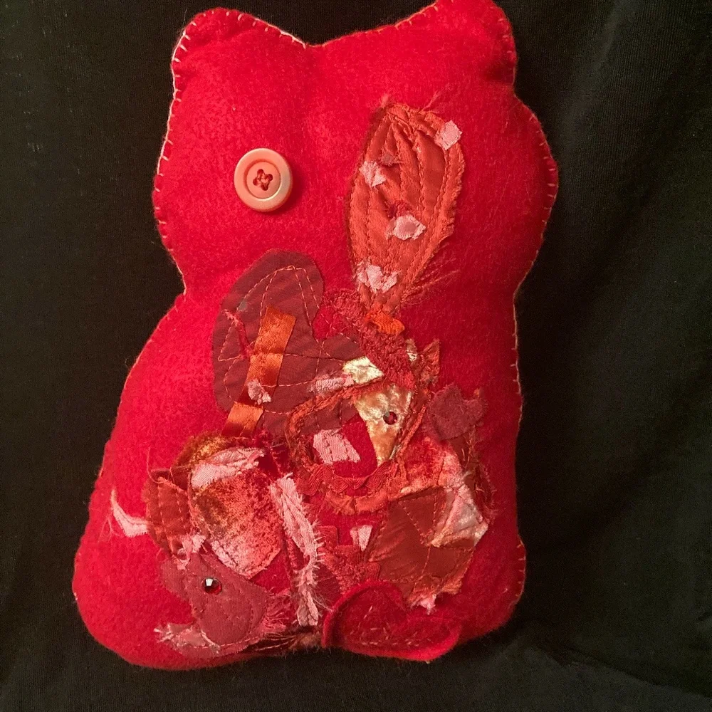 COPY - Valentine's small felt cat pillow. Vintage fabrics and button for an eye.